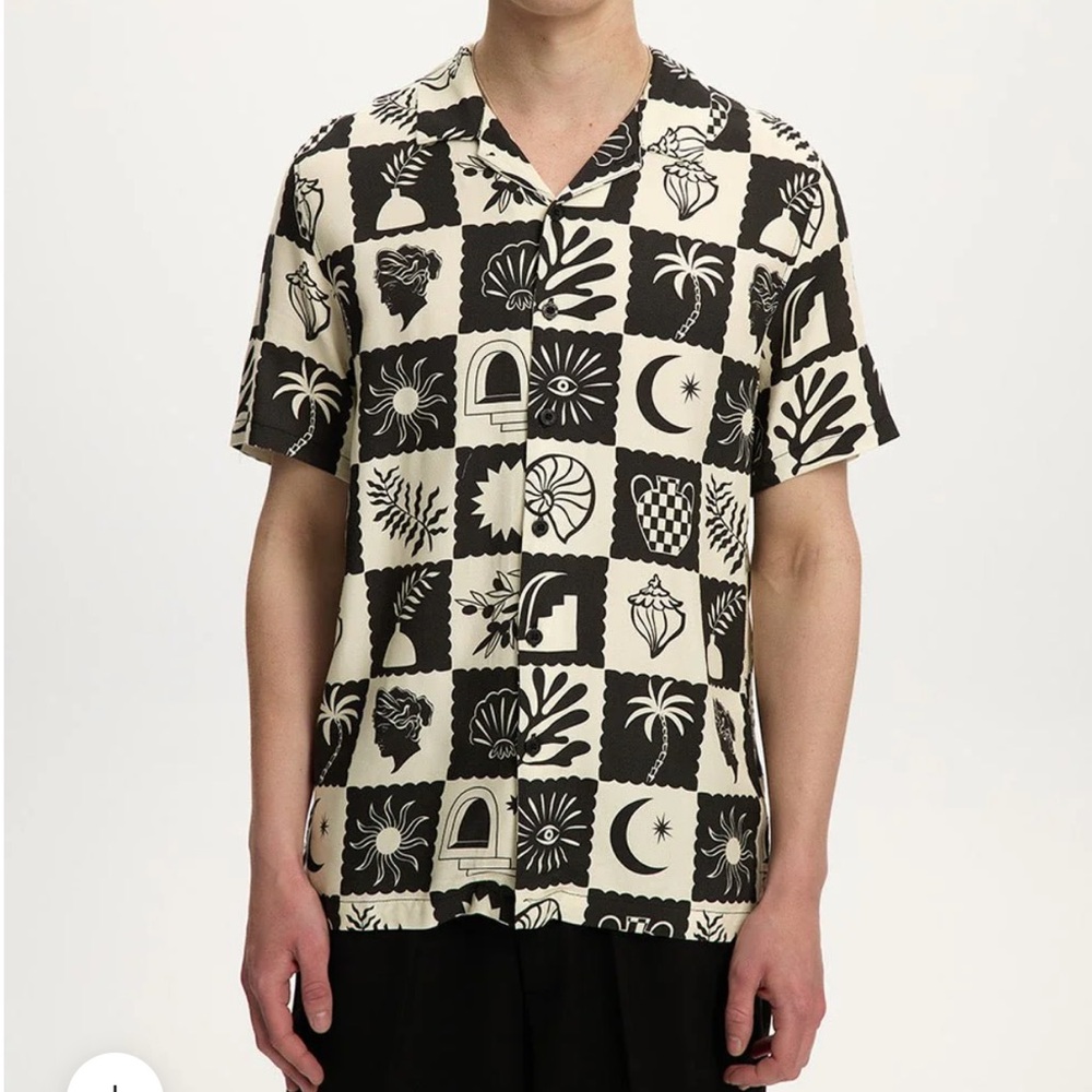 Monochrome Graphic Men's Casual Shirt